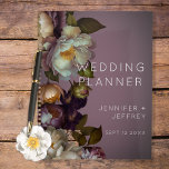 Agenda Invitación a la boda moderna floral de Moody Mauve<br><div class="desc">El diseño de este planificador de bodas presenta un ramo suave y suelto de color rosa malva polvorienta, blanco crema, rosa rosa, flores amarillas suaves y vegetación botánica sobre un suave fondo negro de azufre rosa y carbón vegetal. Es delicado y elegante, moderno pero con un toque vintage. Creado por...</div>