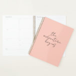 Agenda La aventura comienza caligrafía minimalista<br><div class="desc">La aventura comienza con un planificador de caligrafía minimalista. Productos que coincidan en nuestra tienda.</div>