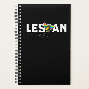 Agenda La lesbiana divertida Les Bee y el orgullo LGBT ar