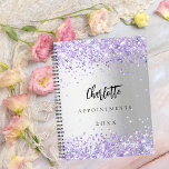 Agenda Lavanda violeta plateada<br><div class="desc">Un fondo falso plateado decorado con confetti violeta y lavanda. Personalice y agregue un nombre, título y año.</div>