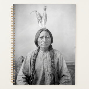 Agenda Líder lakota sacudiendo a indígenas norteamericano