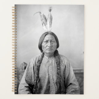 Agenda Líder lakota sacudiendo a indígenas norteamericano