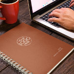 Agenda Logo moderno clásico de Terracota semanal<br><div class="desc">2024 semanalmente de estilo clásico,  con un logotipo personal. Logo personalizable,  año,  nombre. Elegancia subestimada. Tipografía serbia moderna y elegante. Planificador con resúmenes mensuales y hojas de planificación semanales. Contacte para obtener ayuda en la personalización.</div>