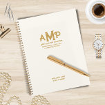 Agenda Logotipo de Monograma de Luxe Company Ivory and Go<br><div class="desc">Personaliza un Planner Monogramado de lujo, práctico y útil Marfil y oro 3 Carta para tus empleados vip. Un pequeño regalo para ellos y un producto promocional profesional y atractivo para su empresa. Diseño creado con ejecutivos, miembros de juntas, consultores de alto nivel, contadores y otros proveedores de servicios profesionales...</div>