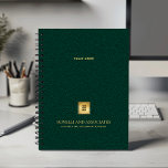 Agenda Logotipo de negocio verde esmeralda y profesional<br><div class="desc">Manténgase organizado y eleve su imagen profesional con nuestro Personalizado Spiral Planner, que presenta un refinado diseño de cuero azul marino que combina sofisticación con funcionalidad. Un espacio cuadrado de personalizable en la cubierta le permite mostrar de forma prominente su logotipo de negocio sobre una textura dorada, mientras que dos...</div>