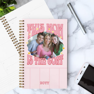 Agenda Mamá es la foto de la cabra del Retro Rojo Rosa