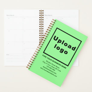 Agenda Marca comercial sobre cubierta verde clara del pla