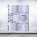 Agenda Mármol de ágata metalizado de lavanda violeta 2023<br><div class="desc">Violeta,  lavanda coloreada de imitación metalizado y agate,  con una huella de mármol como fondo. Personaliza y agrega tu nombre. El nombre está escrito con una escritura de estilo con letras a mano moderna.</div>