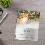 Agenda mascota plateado del gato fotográfico del personal<br><div class="desc">Un fondo falso plateado. Personaliza y agrega tu año,  nombre y texto. El nombre está escrito en negro con un gran guión moderno de estilo con letras a mano.</div>