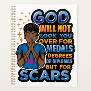 Agenda Melanin Queen, una mujer cristiana negra, reza ant