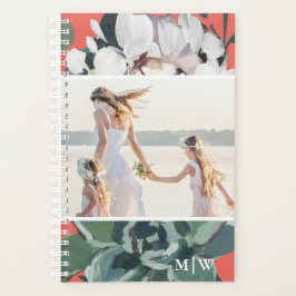 Agenda Moda Coral Floral Dos foto con Monograma