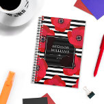 Agenda Moda de los lapachos rojos franjas blancas negras<br><div class="desc">Planner floral de fuerte diseño llamativo con adornos rojos brillantes sobre rayas blancas y negras de moda. Añade tu nombre y el año a la etiqueta negra rodeada de flores rojas.</div>