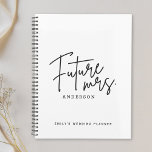 Agenda Modern Hand Script Future Sra. Boda<br><div class="desc">bloc de notas para planificadores de bodas diseñado por personalizados que presenta el diseño de escritura moderna a mano "futura señora".</div>