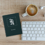 Agenda Moderno Chic Verde bosque Mensual semanal<br><div class="desc">La simple y elegante planificadora minimalista de color verde bosque es perfecta para usos cotidianos, trabajadores de oficina, planificadores de eventos o para cualquier profesional, así como para uso personal. Su diseño es elegante, minimalista, simple y moderno, y tiene un aspecto corporativo perfecto. Viene con un año y nombre personalizables,...</div>