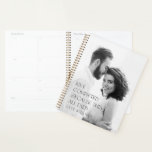 Agenda Moderno y elegante amor por la foto completamente<br><div class="desc">La moderna y elegante fotografía tipográfica ama completamente porque todo esto termina con un moderno regalo para ella. Aniversario ideal,  cumpleaños,  boda,  día de San Valentín,  Día de la Madre o regalo del día del padre.</div>