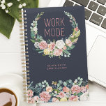 Agenda Modo de trabajo Navy Floral azul personalizada<br><div class="desc">Entra en modo de trabajo con este planificador floral azul marino personalizado. Perfecto para las mujeres que aman los diseños elegantes y vibrantes, este planificador combina la practicidad con el estilo. La hermosa obra de arte floral y el inspirador mensaje "Modo de trabajo" le dan un toque de motivación a...</div>