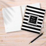 Agenda Monograma 2023 de la familia Black White Stripe<br><div class="desc">Elegante planificador de monogramas con iniciales personalizadas con un patrón rayado en blanco y negro con sus iniciales y su nombre familiar con su fecha establecida en un cuadrado bordeado de negro con un texto blanco clásico. Diseñado por Thisisnotme©</div>