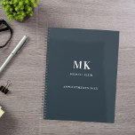 Agenda Monograma 2025 con el nombre gris del carbón veget<br><div class="desc">Color de fondo gris de carbón vegetal,  texto blanco. Personalice y añada su nombre,  iniciales de monograma y nombre completo,  un año de título 2025 (o cualquier año).</div>