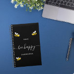 Agenda Monograma 2025 de abejas adorables y adorables<br><div class="desc">Decorada con abejas alegres,  sonrientes,  amarillas y negras. Un fondo negro de moda. Guión con letras de la mano blanca con toques y el texto: Bee Happy. Personaliza y agrega tu nombre y un año. Perfecto para la escuela,  el trabajo o la organización de su vida personal/familiar.</div>