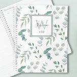 Agenda Monograma acuarela botánica<br><div class="desc">Este planificador de bonitos presenta un patrón de hojas color verde agua sobre un fondo blanco,  con un rectángulo con su monograma,  nombre y año. Todo el texto es personalizable. El reverso del planificador también presenta el patrón de hojas sobre un fondo blanco. Acuarela original © Michele Davies.</div>