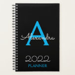 Agenda Monograma azul negro elegante 2022<br><div class="desc">2022 Nombre de monograma azul y negro y Planificador de bloc de notas en espiral inicial. Esto hace que el dulce perfecto cumpleaños 16,  boda,  ducha de novia,  aniversario,  ducha de bebé o fiesta de soltera sea regalo para alguien que ama el lujo glam y los estilos de moda.</div>