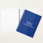 Agenda Monograma azul simple moderno<br><div class="desc">Moderno planificador de negocios con un diseño azul sencillo y mínimo con su monograma en negrita junto con su nombre en el frente. La parte posterior tiene su información de contacto.</div>
