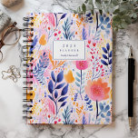 Agenda Monograma azul vivo pintado a mano 2025<br><div class="desc">Personalice este capricho con su nombre en cursiva azul marino enmarcada por un rectángulo blanco,  sobre un fondo atrevido y colorido de elementos florales y botánicos pintados a mano en tonos azules,  rosas y naranjas.</div>