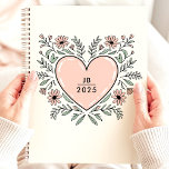 Agenda Monograma Corazón Floral 2025<br><div class="desc">Ama el amor y la organización con este encantador planificador con un diseño floral en forma de corazón. Personalízalo con tu monograma para un toque único y sincero. Este planificador es perfecto para realizar un seguimiento de las citas, tareas pendientes y todas sus fechas importantes durante el 2025. Con su...</div>
