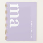 Agenda Monograma corto Nombre Escuela púrpura<br><div class="desc">Este elegante planificador es imprescindible para los suministros escolares de bonito y de vuelta a los suministros escolares. Perfecto para la escuela debe tener, encaja con tu lista de suministros escolares de secundaria. Con su diseño de útiles escolares bonitos, es un material escolar estético esencial. Ideal para material escolar y...</div>