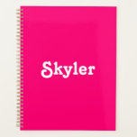 Agenda Monograma de año de texto con nombre personalizado<br><div class="desc">Nombre personalizado color rosa caliente año de texto o agenda personalizada monograma,  Planificador. Personalizable de texto blanco,  fondo plano rosado caliente. Puede personalizar con su nombre,  monograma,  iniciales,  año o texto personalizado.</div>