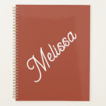 Agenda Monograma de guiones, color moderno de terracota<br><div class="desc">La tipografía de guiones grandes hace una declaración audaz contra el fondo de color terracota. Sencillo pero elegante,  es un regalo personal que les encantará por su cumpleaños,  Navidades,  de vuelta a la escuela y más.</div>