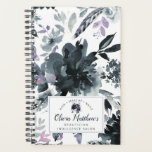 Agenda Monograma de la Marina Nocturna Floral<br><div class="desc">Patrón de flores con flores, plumas y muchas hojas y follaje de color gris, azul marino, azul turbio, rosa malva, morado de lavanda, plata y carbón vegetal. Con elementos de la línea de dibujo a mano, fuentes con letras a mano y un marco y una tipografía Purpurina plateados elegantes -...</div>