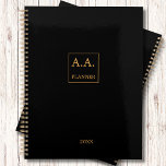 Agenda Monograma de logotipo de negocios en negro y oro<br><div class="desc">Monograma del logotipo de negocios negro y dorado Elegante, fresco, glamuroso y unisexo en negro elegante con elegantes letras doradas. Personalice y agregue sus iniciales. Agregue el logotipo o la imagen de su personalizado. El nombre está escrito con una escritura de estilo con letras a mano moderna. Perfecto para todos...</div>