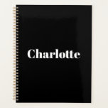 Agenda Monograma de nombres personalizados de tipografía<br><div class="desc">Personalizado personalizado elegante nombre de letra serif simple lindo planificador moderno. Personalizable de texto blanco, fondo plano negro sólido. Puede personalizar con el nombre, el monograma o el año. Compruebe el resto de la colección Proyectos de Brighton para buscar elementos coincidentes y coordinados. No dude en enviar un mensaje para...</div>