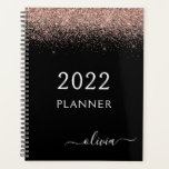 Agenda Monograma de Purpurina negro rosado de Rubor Rosa<br><div class="desc">Oro Rosa 2022 - Nombre de monograma de Purpurina Rubor rosa y negro con espiral y bloc de notas inicial. Esto hace que el dulce perfecto cumpleaños 16, boda, ducha de novia, aniversario, ducha de bebé o fiesta de soltera sea regalo para alguien que ama el lujo glam y los...</div>