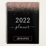 Agenda Monograma de Purpurina negro rosado de Rubor Rosa<br><div class="desc">Oro Rosa 2022 - Nombre monograma de Purpurina Rubor rosa y negro o bloc de notas del planificador de calendario espiral inicial. Esto hace que el dulce perfecto cumpleaños 16, boda, ducha de novia, aniversario, ducha de bebé o fiesta de soltera sea regalo para alguien que ama el lujo glam...</div>