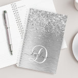 Agenda Monograma del Purpurina Metalizado cepillado de pl<br><div class="desc">Personalice fácilmente este diseño de diseño de diseño con un purpurina brillante de bonito plateado sobre un fondo metálico plateado.</div>