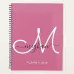Agenda Monograma elegante moderno de escritura blanca ros<br><div class="desc">Moderno y moderno personalizado de escritura femenina caliente rosa y blanca, nombre personalizado y monocroma planificador. Este sencillo y elegante diseño presenta una plantilla de primer nombre con letras cursivas a mano con toques de gris y un enorme guión inicial de monograma escrito a mano en color blanco sobre rosa...</div>