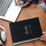 Agenda Monograma minimalista blanco y negro Nombre modern<br><div class="desc">Este sencillo,  elegante y elegante diseño en blanco y negro presenta su nombre personalizado y su monograma en una topografía moderna y elegante. Este artículo puede ser y un excelente regalo para usted,  su familia y amigos.</div>