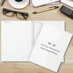 Agenda Monograma minimalista o Agregar logotipo comercial<br><div class="desc">Moderno Planificador Minimalista. Blanco y negro o elige tus colores personalizados. Perfecto para pequeñas empresas, marcas de empresas, oficinas de casa autónomas, organización de vendedores en línea y más. Fácil de personalizar con sus iniciales de monograma, nombre comercial e información, título de trabajo, lema o incluso añadir su logotipo o...</div>