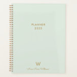 Agenda Monograma moderno de guión de oro verde sabio<br><div class="desc">Modern Sage Green Gold Script Monograma Planner. Un moderno y elegante diseño de monograma con tipografía de escritura minimalista manuscrita dorada y tipografía de bloques sans serif sobre un elegante fondo verde color pastel Sage. El monograma y el nombre se pueden personalizar fácilmente.</div>