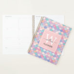 Agenda Monograma moderno Nombre de la Sirena Primaria Pál<br><div class="desc">Moderno Monograma Nombre Primer Planner Pink Pálido Sirenita. Planificador personalizado. Presenta un patrón de escalas de sirena con efecto purpurina. Vector de patrón diseñado por brgfx.</div>