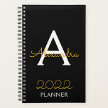Agenda Monograma negro dorado 2022 Elegante<br><div class="desc">2022 Gold Black Monogram Name y First Spiral Notebook Planner. Esto hace que el dulce perfecto cumpleaños 16,  boda,  ducha de novia,  aniversario,  ducha de bebé o fiesta de soltera sea regalo para alguien que ama el lujo glam y los estilos de moda.</div>