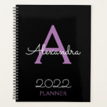 Agenda Monograma negro púrpura elegante 2022<br><div class="desc">2022 Monograma Púrpura y Negro y Planificador de bloc de notas en espiral inicial. Esto hace que el dulce perfecto cumpleaños 16,  boda,  ducha de novia,  aniversario,  ducha de bebé o fiesta de soltera sea regalo para alguien que ama el lujo glam y los estilos de moda.</div>