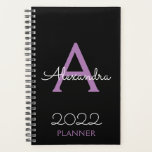 Agenda Monograma negro púrpura elegante 2022<br><div class="desc">2022 Monograma Púrpura y Negro y Planificador de bloc de notas en espiral inicial. Esto hace que el dulce perfecto cumpleaños 16,  boda,  ducha de novia,  aniversario,  ducha de bebé o fiesta de soltera sea regalo para alguien que ama el lujo glam y los estilos de moda.</div>