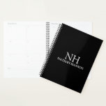 Agenda Monograma negro simple moderno<br><div class="desc">Moderno planificador de negocios con un diseño sencillo y mínimo en negro con su monograma en negrita junto con su nombre en el frente. La parte posterior tiene su información de contacto.</div>