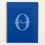 Agenda Monograma personalizado Nombre de guión Azul Blanc<br><div class="desc">Este elegante monograma y el elegante diseño del nombre de la escritura se pueden dar como regalo para un cumpleaños, boda, ducha de novia, aniversario, Día de la Madre o cualquier ocasión. Se puede personalizar con el nombre y la inicial de la persona. Puede cambiar el tipo de letra, el...</div>
