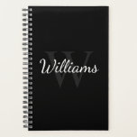Agenda Monograma personalizado y nombre negro<br><div class="desc">El Monograma y el Regalo de nombres personalizados presentan un nombre personalizado en el estilo de fuente de escritura blanca y un monograma en el estilo de fuente serif gris como fondo,  en el fondo negro. Perfecto como regalo para él,  regalo del día del padre para cualquier ocasión especial.</div>