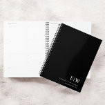Agenda Monograma profesional negro y blanco inicial<br><div class="desc">Manténgase organizado con estilo con este portátil inicial monograma profesional. Con un diseño limpio y minimalista y un audaz monograma en la portada, este portátil es perfecto para profesionales, estudiantes o cualquier persona que valore el papel personalizado. Sus páginas de alta calidad son ideales para anotar notas, ideas o listas...</div>