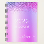 Agenda Monograma Purpurina morado Girly 2022<br><div class="desc">2022 Purpurina de espuma morado y blanco Faux Nombre de monograma y Planificador de calendario de eventos de Boda de la espiral de acero inoxidable metálico inicial. Esto hace que el dulce perfecto cumpleaños 16, boda, ducha de novia, aniversario, ducha de bebé o fiesta de soltera sea regalo para alguien...</div>